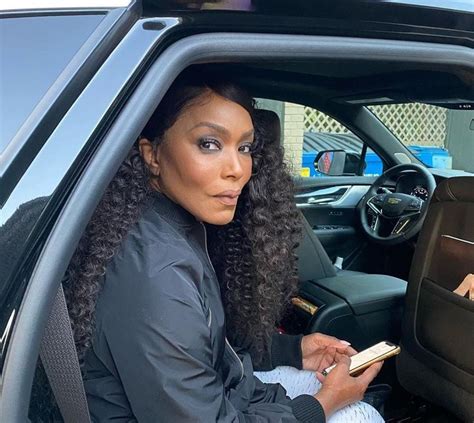 Celebrity Beauty Looks Of The Week Feb 16 Feb 22 Essence Angela Bassett Celebrities