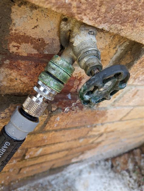 What brand is this. Trying to find the washers/gaskets for this since