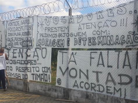 Torcida Organizada Do Corinthians Protesta No Ct Tite E Elenco S O Alvos