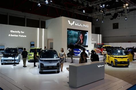 Wuling Hadirkan Rangkaian Kendaraan Listrik Di Periklindo Electric