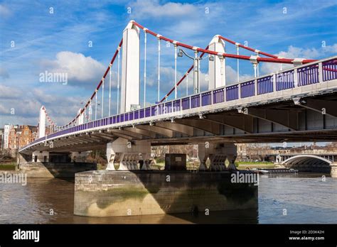 Chelsea Suspension Bridge Hi Res Stock Photography And Images Alamy