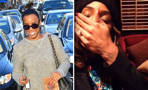 Kelly Rowland Flashes Huge Diamond Ring Amid Rumors She S Engaged To Her Manager Tim Witherspoon