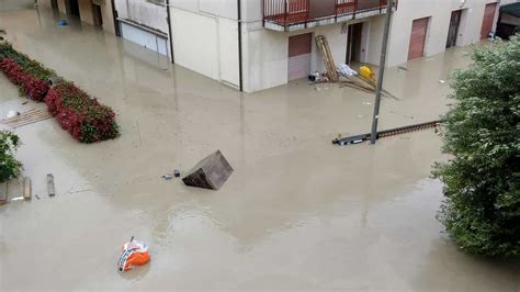 Il Torrente Marzeno Esonda Un Altra Volta Zona Borgo A Faenza Di Nuovo