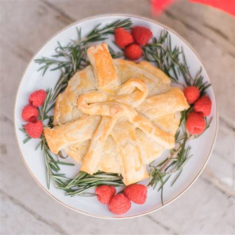 T Wrapped Raspberry Baked Brie Holiday Baked Brie Recipe