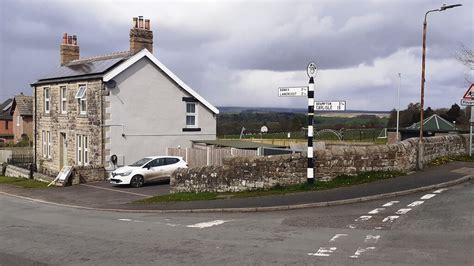 Denton Villa At Road Junction North Of Roger Templeman Geograph