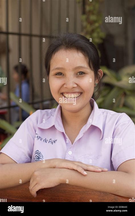 Cambodian Girl Portret Siem Reap City Stock Photo Alamy