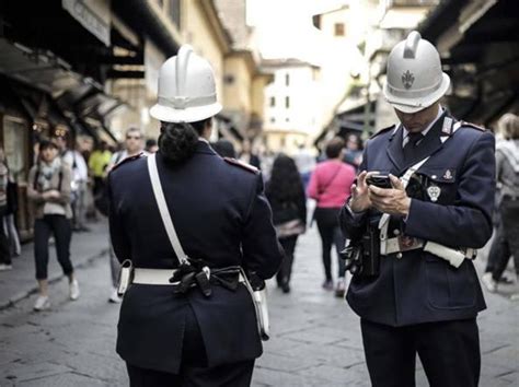 Firenze Truffa Con Il Gioco Delle Tre Carte Allontanati Dalla Citt