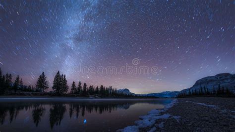 Belo Céu Estrelado Durante a Noite Imagem de Stock Imagem de céu