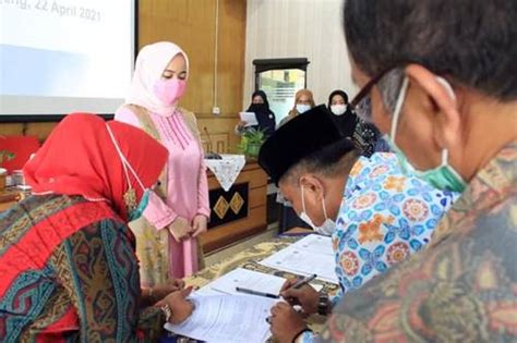 Cegah Stunting DSPPKBPPPA Tandatangani PKS Dengan Dinkes Dan Kemenag