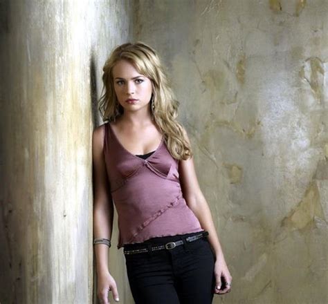 Britt Robertson Hot Photos Barnorama