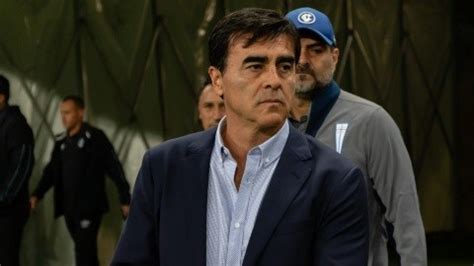 Grêmio encaminha a contratação do técnico Gustavo Quinteros