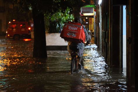 No Dia Mais Quente Do Ano Chuvas Fortes Deixam Rio Em Est Gio De Aten O