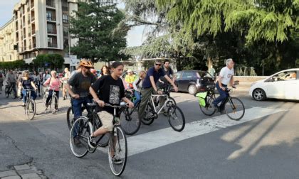 Viaggio Tra Le Vie Dedicate Alle Donne Con Fiab Monzainbici Prima Monza