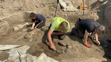 Archeolodzy Z Muzeum Twierdzy Kostrzyn Na Wykopaliskach W G Rzycy