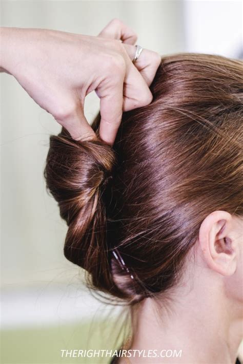 How To Make A French Twist In 5 Easy Steps