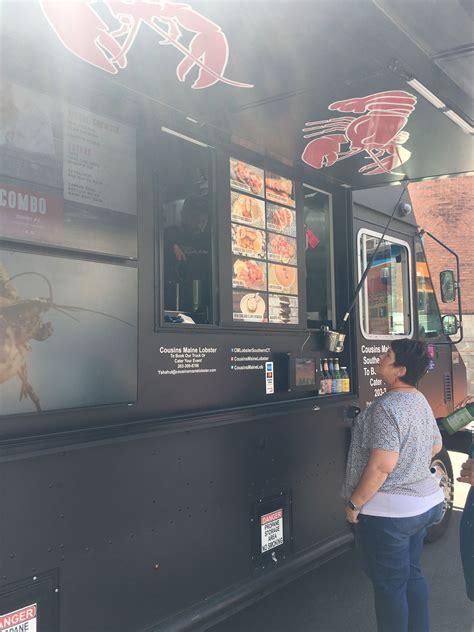 Cousins Maine Lobster 🦞 Food Truck