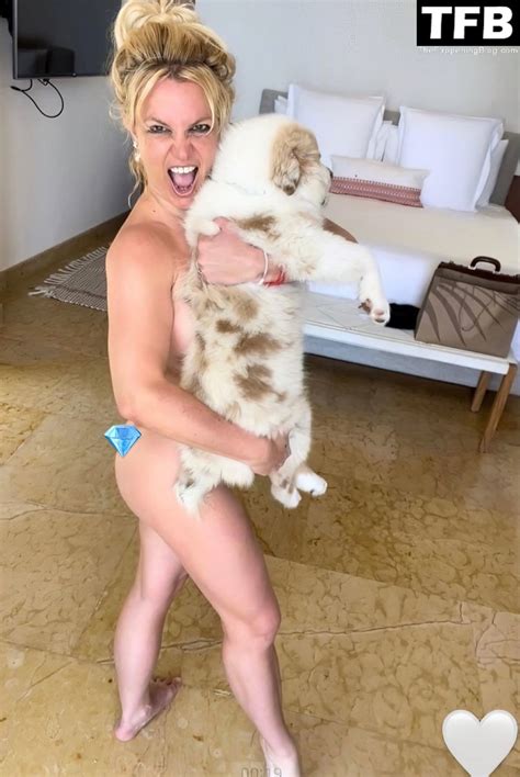 Britney Spears Poses Naked With Her Pooch 6 Photos TheFappening