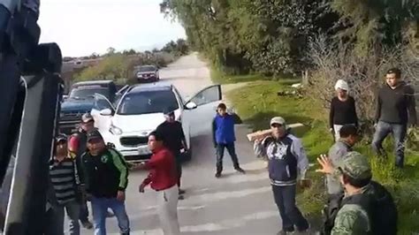 Video Con Palos Y Piedras Se Enfrentan A Militares Para Evitar Que