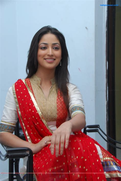 Yami Gautam Actress Photo Image Pics And Stills