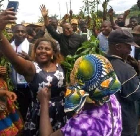 Cameroon Info Net Cameroun Bafoussam Maurice Kamto S Offre Un Bain