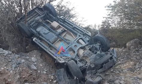 Dos Mujeres Resultaron Heridas Tras El Vuelco De Una Camioneta En