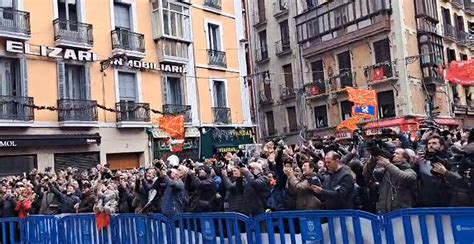 V Deo Del Momento En El Que Joseba Asiron Saluda Como Alcalde Desde El