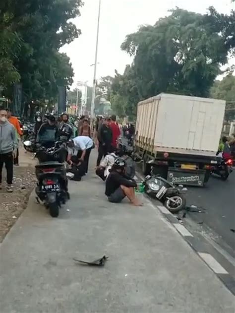 4 Fakta Truk Tabrak 7 Pengendara Motor Lawan Arus Di Lenteng Agung