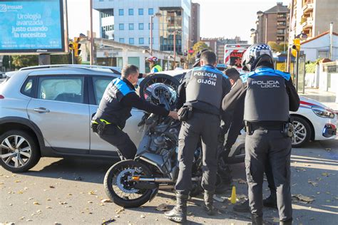 Fotos Herido Un Motorista En Un Accidente De Tr Fico En Gij N El