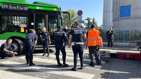 Milano Incidente Mortale In Viale Forlanini Pedone Investito Da Un