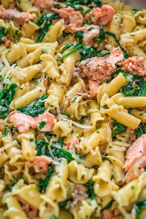 Pasta With Salmon And Spinach In A Bowl