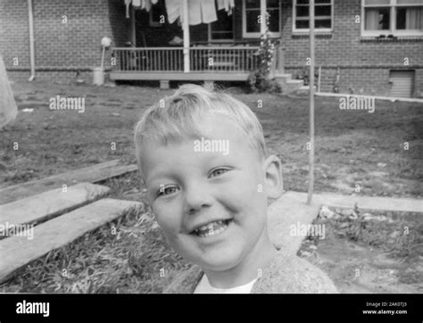 Niño Negro Sonriendo Imágenes De Stock En Blanco Y Negro Alamy