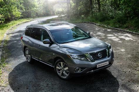 Fiche Technique Nissan Pathfinder 3 0 V6 DCi 240 2016