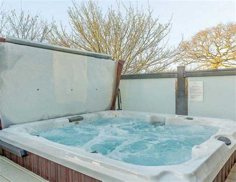 15 Luxury Lodges in Dorset with Hot Tubs (From £76 Per Night)