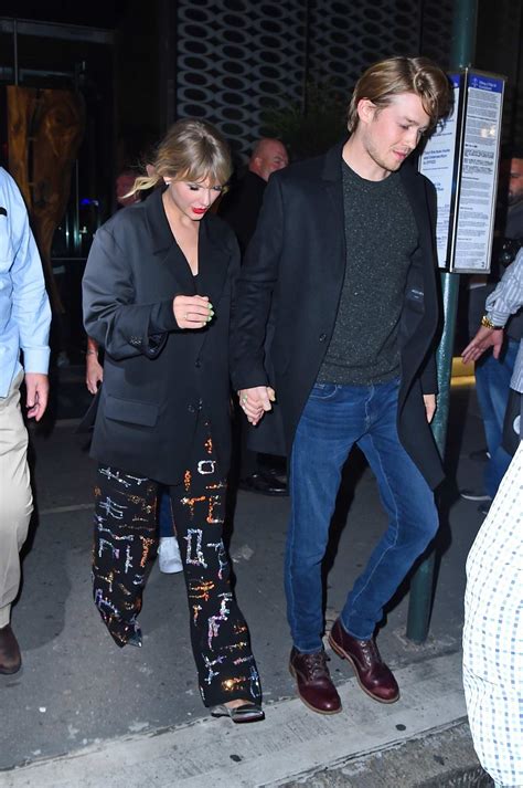 Taylor Swift And Joe Alwyn Walk Hand In Hand Out Of Snls After Party