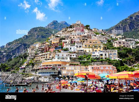 Colourful beach scene on the Spiaggia Grande (main beach) in Positano ...