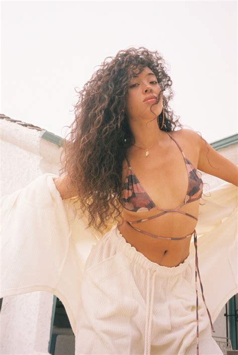 Hot Sexy Joyce Wrice Bikini Pics