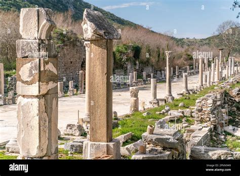 Statue Ephesus Museum Ephesus Turkey Fotos Und Bildmaterial In Hoher