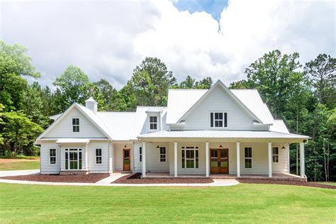 Relaxing Lowcountry Farmhouse House Plan Residence Style