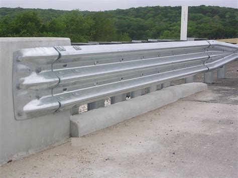 Galvanized Guardrail W Beam To Thrie Beam Transition Guardrail And