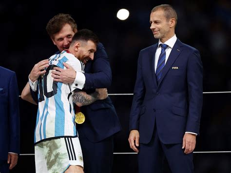 La propuesta que Alejandro Domínguez le hizo a Messi en la entrega de