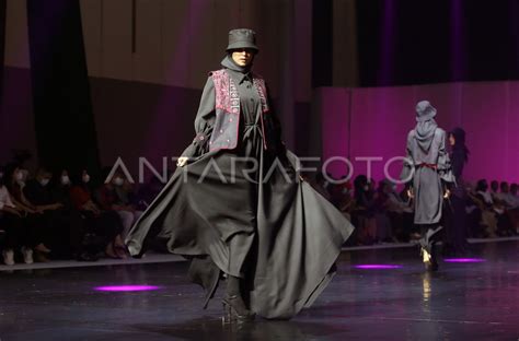 JAKARTA MUSLIM FASHION WEEK 2022 ANTARA Foto