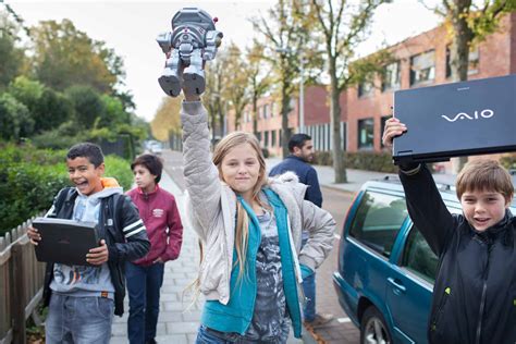 Kinderen Aan De Slag Met Elektronisch Afval Tijdens E Waste Race