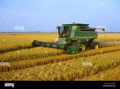 John Deere Rice Combine