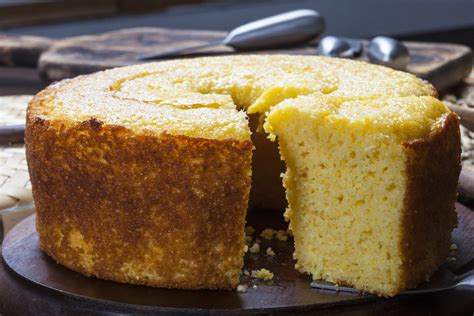 Receita de bolo de trigo fofinho poucos ingredientes fácil de fazer