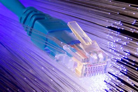 Mengenal Komponen Fiber Optik Dan Manfaatnya