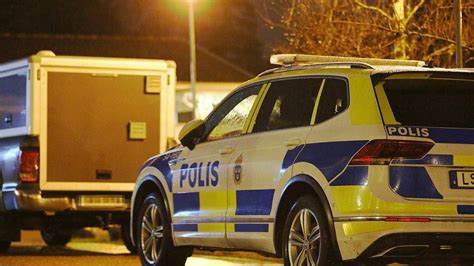 Större Polisinsats I Trollhättan Kvinna Hittad Död I Bostad Svt Nyheter