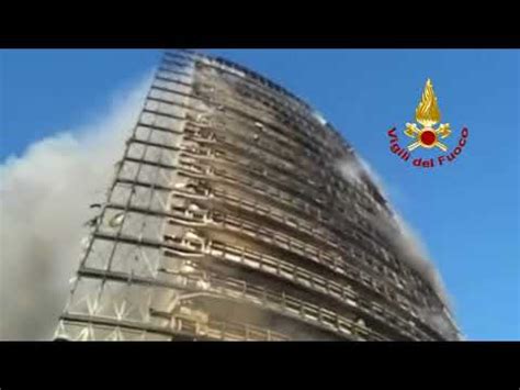 MILANO INCENDIO COMPLESSO TORRE DEI MORO PROSEGUONO VERIFICHE VIGILI