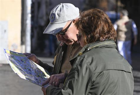 A Pasqua Boom Di Turisti Sette Notti In Italia Giornale Di Sicilia