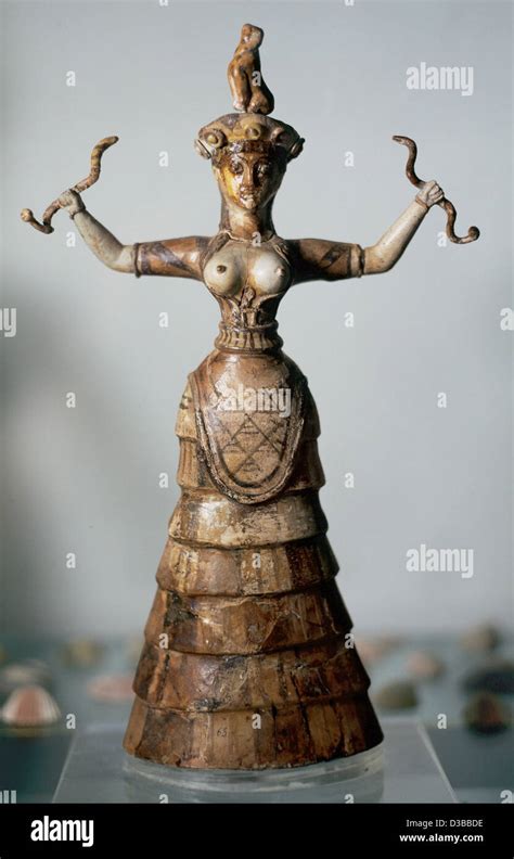 Minoan Snake Goddess From Knossos Fotografías E Imágenes De Alta