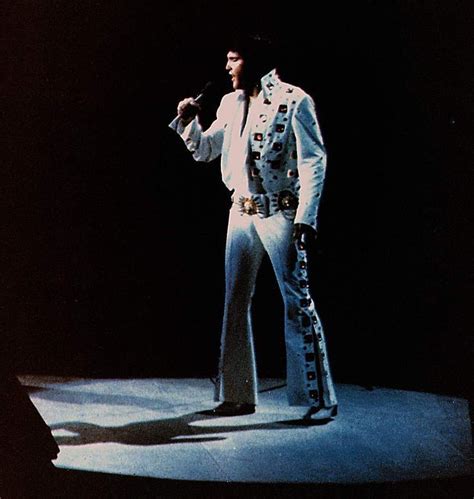 Elvis In Concert At The Madison Square Garden In June 10 1972 Elvis Elvis In Concert Black Elvis